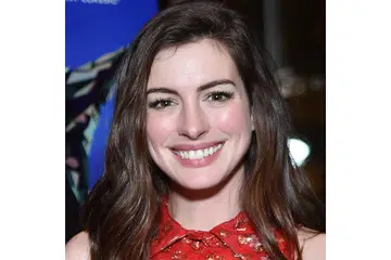 HATHAWAY: Tertarik dengan watak Gloria dalam filem Colossal kerana dapat mengaitkan dirinya dengan watak itu. - Foto AFP