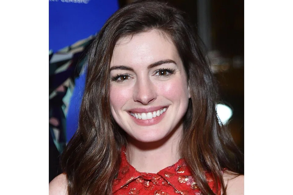 HATHAWAY: Tertarik dengan watak Gloria dalam filem Colossal kerana dapat mengaitkan dirinya dengan watak itu. - Foto AFP