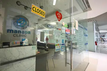 Dengan pembatalan lesen MaNaDr Clinic oleh Kementerian Kesihatan (MOH), pada 20 Disember, mereka tidak lagi dapat menyediakan perkhidmatan perubatan pesakit luar di kliniknya di 371 Beach Road City Gate, premis sementara seperti kediaman pesakit, dan secara jarak jauh melalui telekonsultasi.
