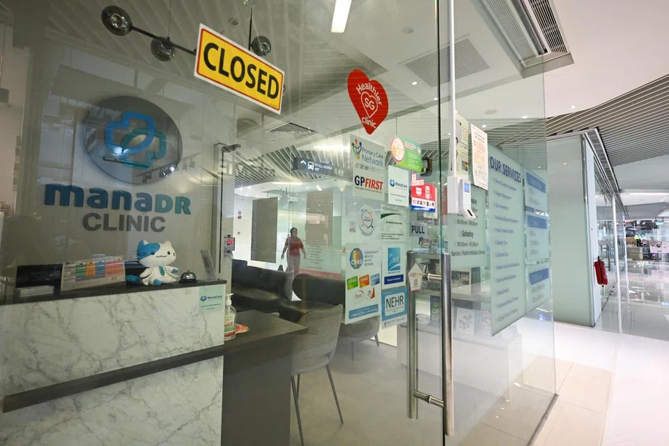 Dengan pembatalan lesen MaNaDr Clinic oleh Kementerian Kesihatan (MOH), pada 20 Disember, mereka tidak lagi dapat menyediakan perkhidmatan perubatan pesakit luar di kliniknya di 371 Beach Road City Gate, premis sementara seperti kediaman pesakit, dan secara jarak jauh melalui telekonsultasi.