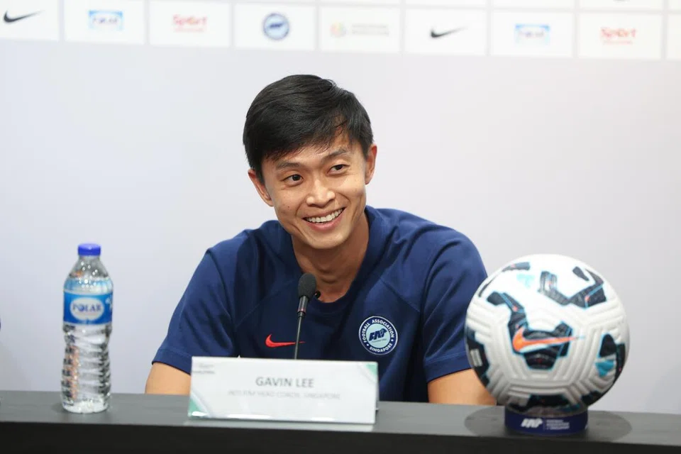 bola sepak, Gavin Lee, Singa