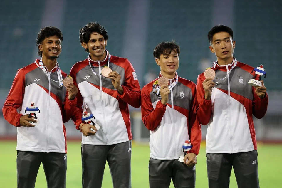 Zubin Percy Muncherji , pelari pecut, bersara