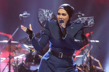 TIDAK PERNAH MENGECEWAKAN: Persembahan mantap Liza Hanim yang membawakan lagu ‘Jangan Khianati Aku’ dendangan asal band Azlan & The Typewriter dan ‘Paku’ nyanyian asal Ara Johari melayakkan beliau mara ke pentas akhir peraduan nyanyian ‘All Stars Gegar Vaganza’ (ASGV) pada 10 Disember di Axiata, Arena Bukit Jalil, Kuala Lumpur.