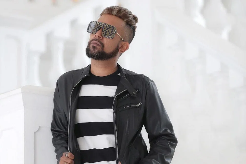 PERJUANGAN MUZIK TANPA HENTI: Ryzall Noh mengambil hikmah pandemik Covid-19 sebagai tempoh berfikir sejenak tentang menghasilkan tiga lagu sekali gus tahun ini berkat kerjasama dengan Moliano, Yazri Malik, Addy Cradle dan Jaybon. - Foto BH oleh GAVIN FOO