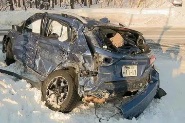 RAGUT NYAWA: Seorang wanita warga Singapura dan bayinya berusia empat bulan terkorban dalam kemalangan apabila kereta yang dinaiki berlanggar dengan sebuah lori di bandar Kamifurano di Hokkaido, Jepun, semalam. - Foto HOKKAIDO BROADCASTING