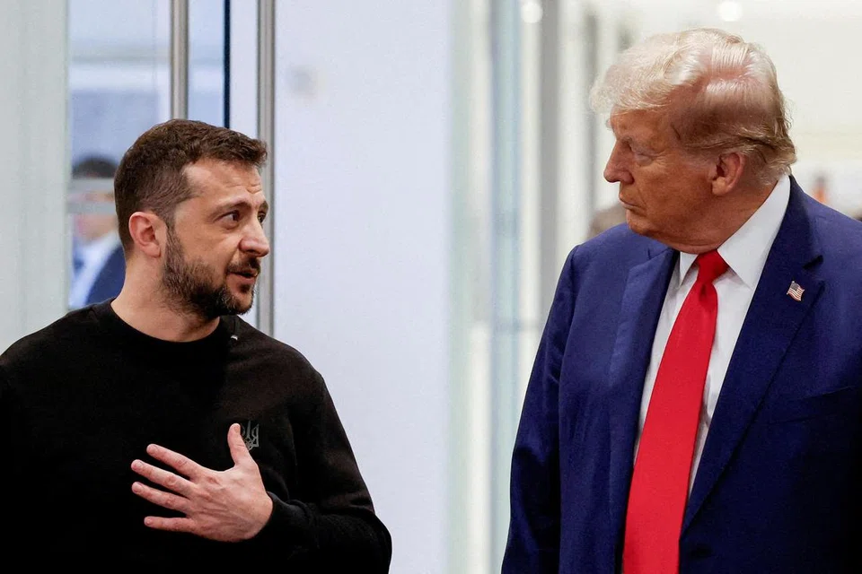 Foto fail Presiden Amerika Syarikat Donald Trump, bertemu dengan Presiden Ukraine, Volodymyr Zelenskiy, di Trump Tower, New York City, pada 27 September 2024. 
