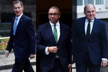 PELANTIKAN: (Dari kiri) Encik Jeremy Hunt kekal sebagai menteri kewangan, Setiausaha Luar, Encik James Cleverly dan Setiausaha Pertahanan Ben Wallace. - Foto-foto REUTERS, EPA-EFE