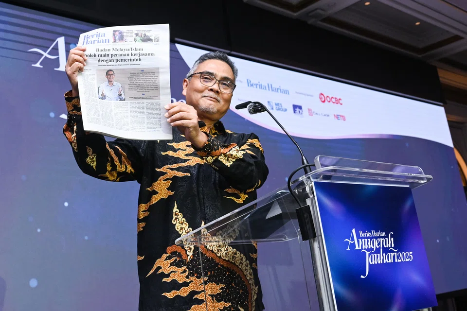 Editor Berita Harian (BH), Encik Nazry Mokhtar, mengumumkan akhbar BH bakal bertukar format daripada lembaran lebar, atau ‘broadsheet,’ kepada saiz kompak pada suku pertama 2026.