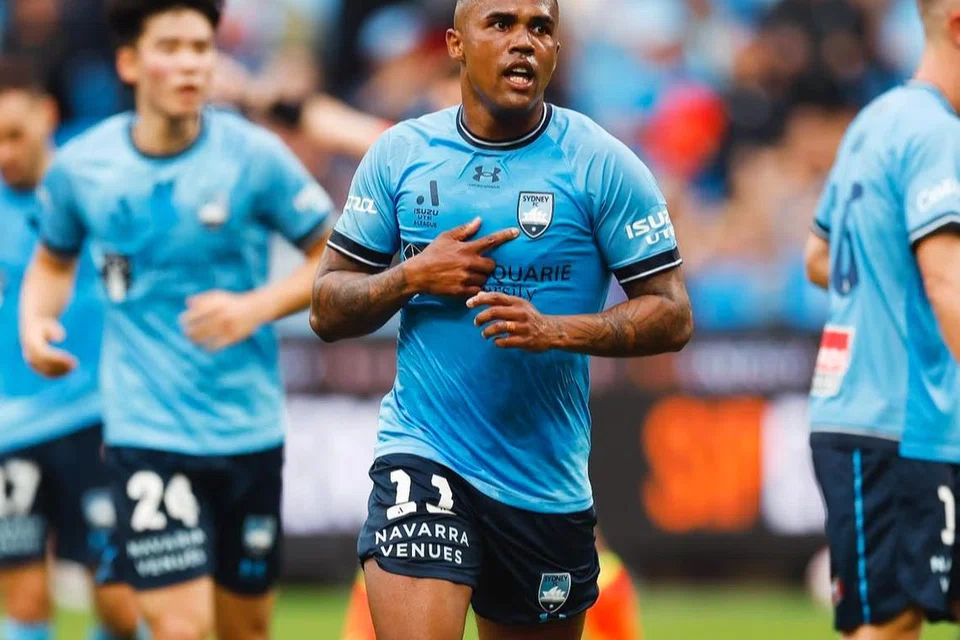 Pertahanan Lion City Sailors dapat mengekang ancaman pemain tengah Sydney FC, bekas pemain antarabangsa Brazil, Douglas Costa pada perlawanan pertama mereka pada 9 April. Namun, pengalaman Costa bertanding di peringkat elit Eropah bakal mengancam pertahanan Sailors.
