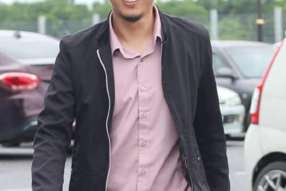 Anak kepada Menteri Besar Perlis, Mohd Syafeeq Mohd Shukri, 35 tahun, mengaku tidak bersalah di Mahkamah Sesyen Kangar, Perlis, pada 23 Mei, atas tuduhan mengemukakan tuntutan palsu RM19,505 ($5,608) kepada Kerajaan Negeri Perlis.