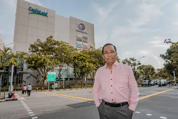 Pengurus besar kumpulan CapitaLand, Encik Mustafa Abdul Rahim, 63 tahun, telah berkecimpung dalam bidang pengurusan pusat beli-belah di CapitaLand selama 22 tahun.