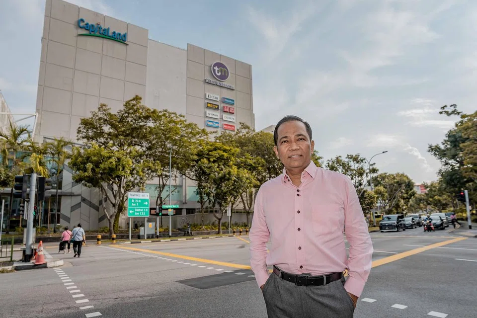 Pengurus besar kumpulan CapitaLand, Encik Mustafa Abdul Rahim, 63 tahun, telah berkecimpung dalam bidang pengurusan pusat beli-belah di CapitaLand selama 22 tahun.