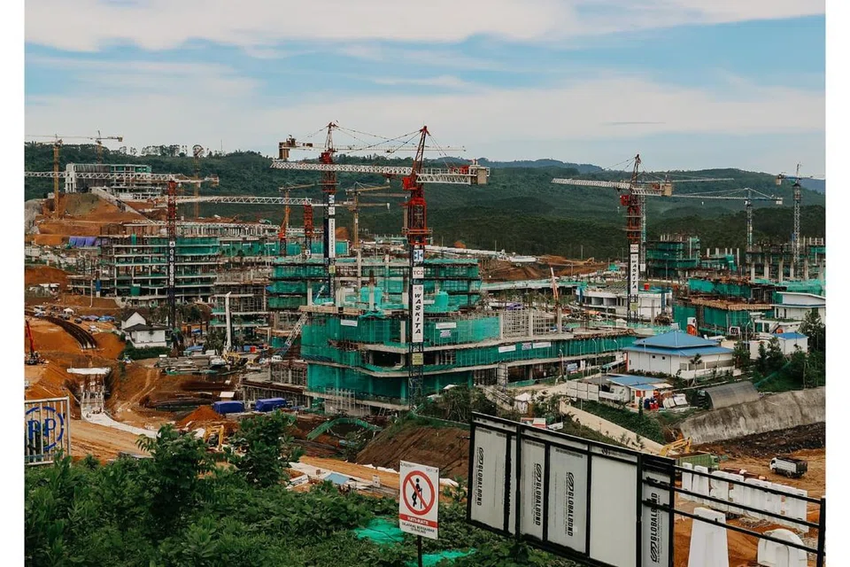 PERUMAHAN AWAM: Pembinaan kediaman kakitangan awam giat dibangunkan di ibu kota Nusantara (IKN) di Kalimantan akan menggunakan konsep hijau dan pintar. 