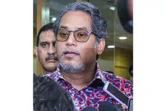 ENCIK KHAIRYJAMALUDDIN: Berkata AGC tahu perolehan vaksin.