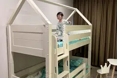 Si kecil, Josiah Aw Yong, gembira dapat bermalam bersama ibunya, Cik Maybeline Sim, yang baru melahirkan anak di Thomson Medical. Suite keluarga di hospital itu dilengkapkan dengan katil dua tingkat.