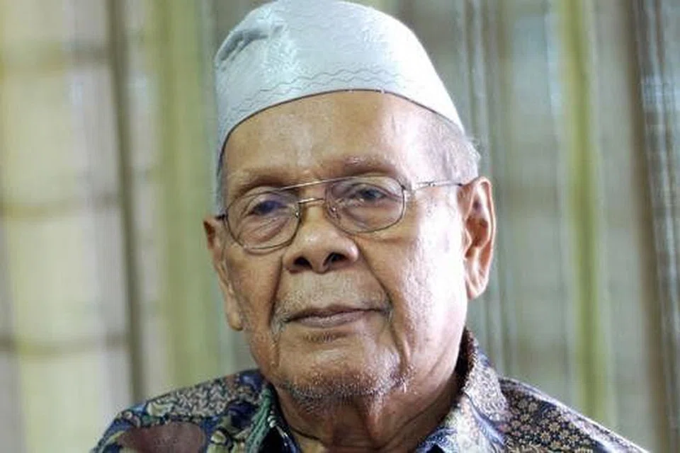 MENGENANG JASA: Pendeta Dr Muhd Ariff Ahmad mengenang jasa mendiang Lee Kuan Yew sebagai penasihat guaman kepada pertubuhan Melayu termasuk Kesatuan Guru Melayu Singapura. - Foto fail