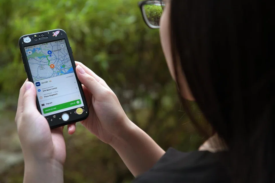 BEKALAN PEMANDU DIPERLUKAN: Syarikat platform yang menyediakan khidmat kereta sewa privet, seperti Gojek dan Grab,  telah memperkenalkan beberapa langkah dan inisiatif dalam usaha mendapatkan dan mengekalkan lebih ramai pemandu supaya dapat memenuhi permintaan penumpang yang meningkat.