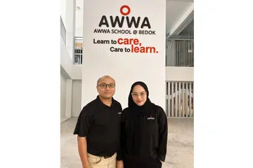 INGIN BANTU DENGAN LEBIH BAIK: Encik Mohd Hazrin Hashim dan Cik Rozilina Rohaizad bertukar mengajar pelajar sekolah pendidikan khas kerana ingin membantu pelajar berkeperluan khas dengan lebh baik. - Foto AWWA