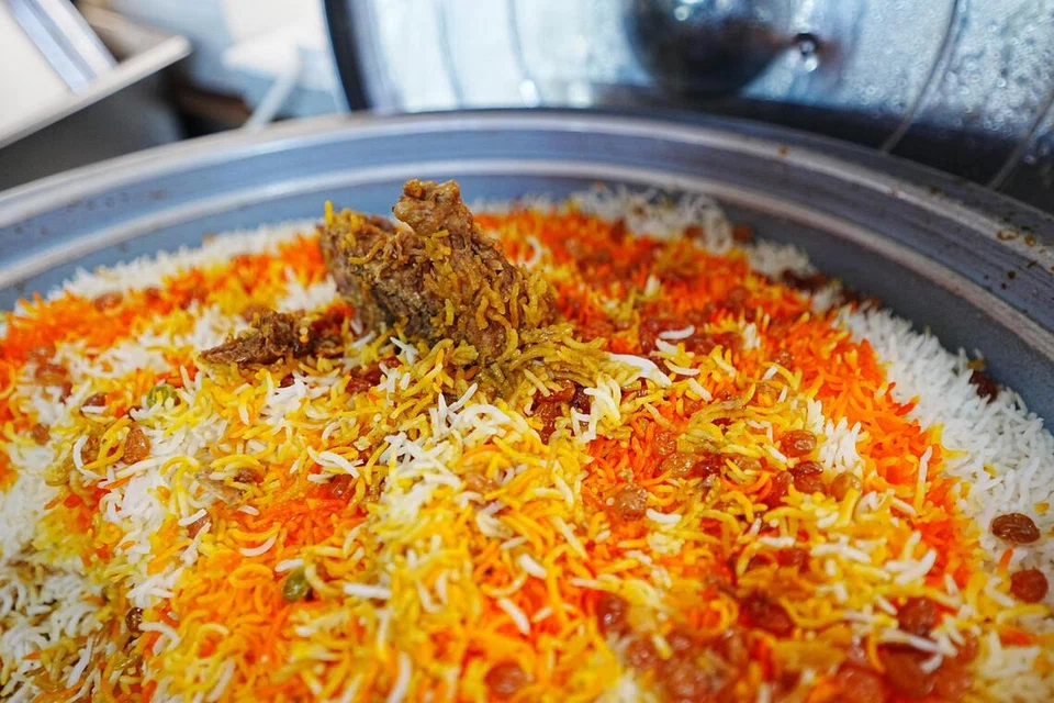 Hidangan beriani dam ayam Myanmar ($10) memerlukan masa memasak lebih dari dua jam untuk memastikan rasanya yang kaya dan autentik.