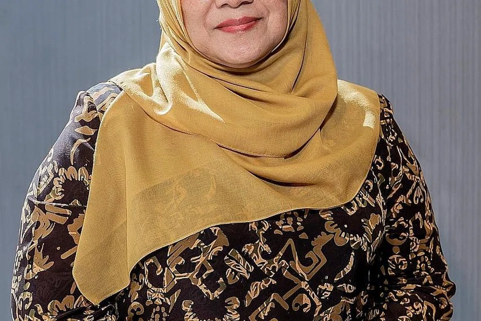 HAYATI PERJUANGAN TOKOH WANITA ISLAM: Melalui proses menghasilkan lirik terkini 'Srikandi Zaman' buat Datuk Ramli Sarip, penulis Cik Hartinah Ahmad banyak menyelongkar tentang perjuangan tokoh wanita seperti Siti Khadijah, Maryam, Fatimah az-Zahra dan Asiya dalam sejarah Islam.