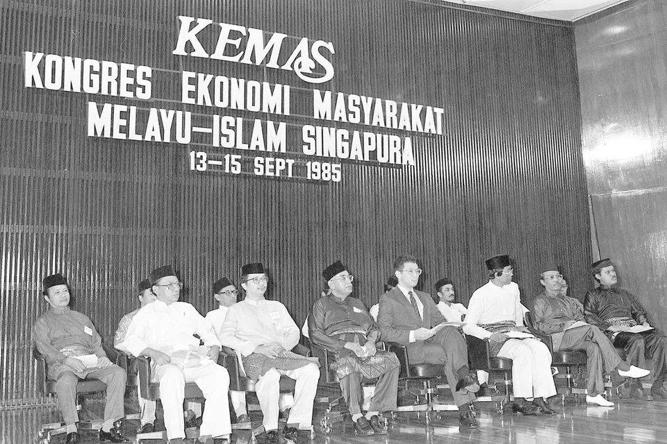 Kongres Ekonomi Masyarakat Melayu/Islam Singapura pada 13 September 1985. Menteri Kanan Encik Lee Hsien Loong, yang pada ketika itu seorang Brigadier Jeneral (tengah) merupakan tetamu terhormat acara itu.