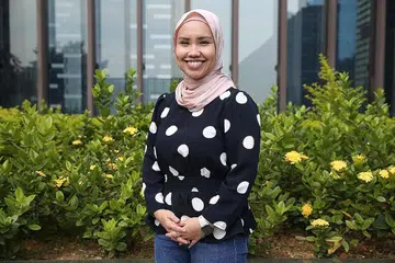 "Konsep membina rangkaian hubungan dan mempunyai seorang pembimbing saya rasa mungkin masih sesuatu yang baru bagi ramai dalam masyarakat kita. Masih ada yang teragak-agak untuk melangkah ke hadapan untuk bertanya atau mendapatkan bantuan. Jadi peranan kami adalah untuk membantu golongan ini memikirkan tentang kerjaya secara strategik dan pelajari bagaimana mereka dapat mencapai apa yang mereka inginkan." - Cik Faridah Mohd Saad - Foto BH oleh SAMUEL ANG