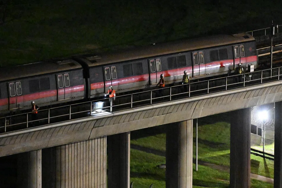 Kerja-kerja pembaikan masih diteruskan di Depot Ulu Pandan sekitar 12.47 pagi pada 26 September. 