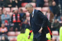 KECEWA SEKALI LAGI: Moyes gagal membantu Sunderland daripada tersingkir daripada EPL dan terpaksa meninggalkan kelab itu. - Foto AFP