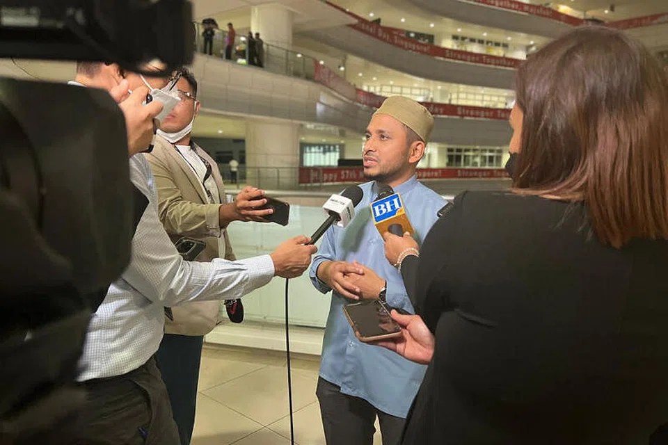 NASIHAT KEPADA MUSLIM SINGAPURA: Mufti, Dr Nazirudin Mohd Nasir bercakap kepada wartawan setempat selepas Perdana Menteri, Encik Lee Hsien Loong mengumumkan Seksyen 377A akan dimansuhkan di Rapat Hari Kebangsaan pada 21 Ogos. Sehari selepas itu, Pejabat Mufti telah mengeluarkan irsyad atau nasihat kepada masyarakat Muslim berhubung masyarakat LGBTQ+.