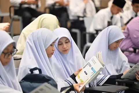Lulusanprogram sarjana muda SCIS akan meraih Skim Pengiktirafan Asatizah (ARS) Peringkat 1 walau apa laluan yang mereka pilih.