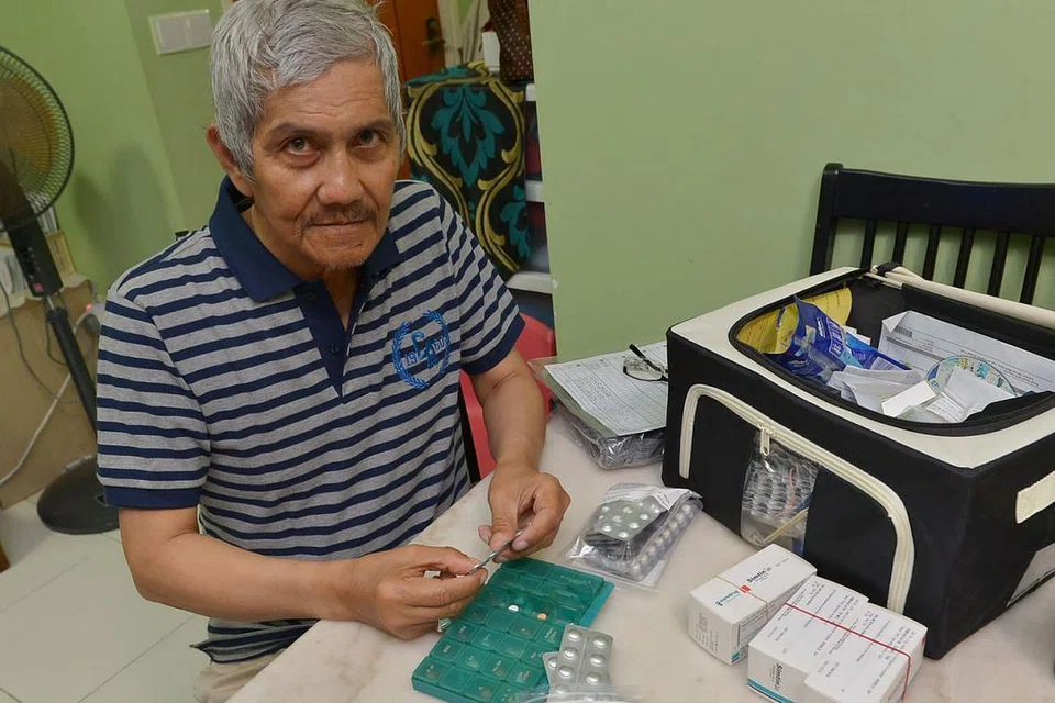 KINI BERSIKAP LEBIH BERWASPADA: Bukan sahaja Encik Salim mengamalkan gaya hidup sihat malah datuk lima cucu ini turut berhenti merokok bagi mengelakkan sebarang komplikasi lanjut akibat lemah jantung. - Foto-foto TUKIMAN WARJI