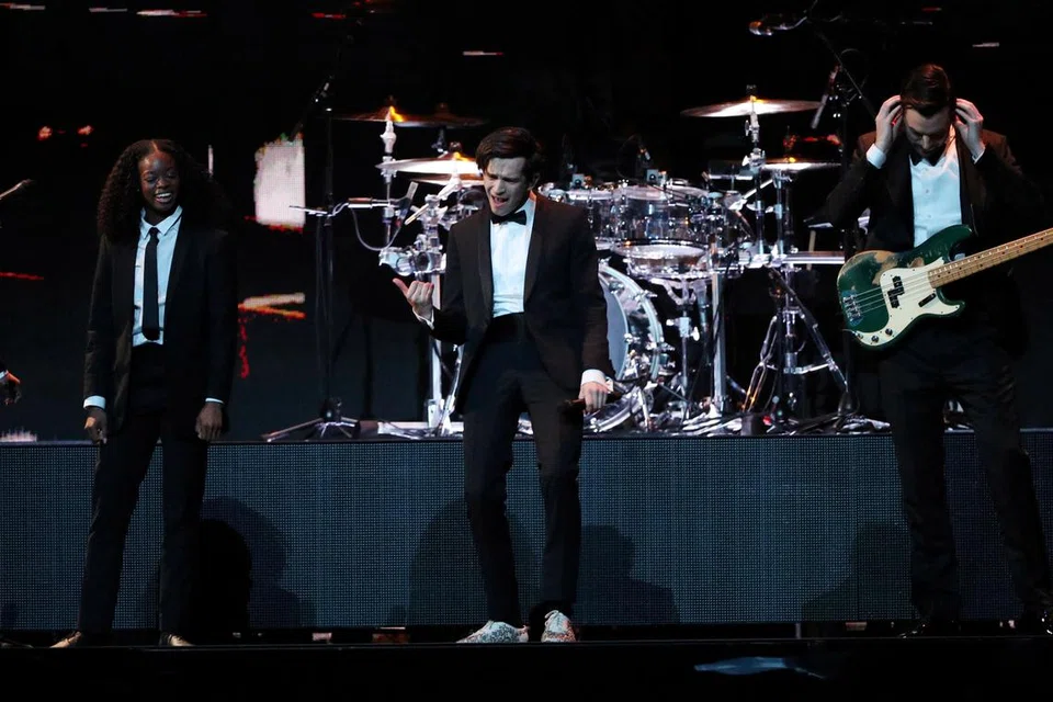 DIANGGAP BIADAB: Band 1975 dianggap tidak pandai mengawal sikap dan biadab di negara orang dengan mengkritik kerajaan Malaysia sehingga Festival Good Vibes 2023 dibatalkan.