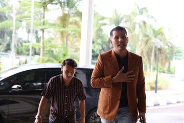 Usahawan kontroversi Malaysia, Datuk Seri Aliff Syukri Kamarzaman, dilepas dan dibebaskan oleh Mahkamah Sesyen Sepang, Selangor, pada 27 Ogos, atas tuduhan muat naik kandungan video muzik berkelakuan sumbang bertajuk ‘Kelepok Raya’, pada 2022.