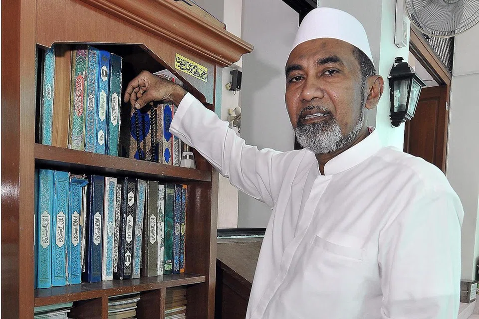 Pengerusi Masjid Khalid, Encik Alla’udin Mohamed (gambar), kini masih berada dalam keadaan tidak sedar di wad Unit Jagaan Rapi (ICU) Hospital Besar Changi (CGH).