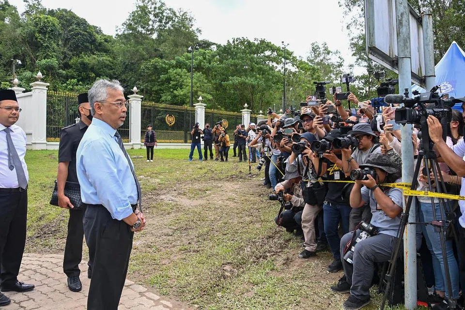 MESRA MEDIA: Yang di-Pertuan Agong Malaysia, Sultan Abdullah Ahmad Shah, mengingatkan rakyat menerapkan nilai murni dan akhlak mulia dalam pertuturan dan penulisan di media sosial.