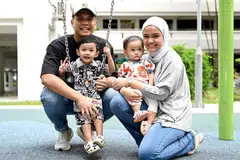 Walaupun sibuk bekerja dan mengendali pelbagai projek, personaliti radio dan televisyen, Fadli Kamsani, tetap berusaha mencari masa untuk diluangkan bersama isteri, Ainin Sofiya Ahmad Rizal, 26 tahun, dan dua anaknya Qaeim Amir, dua tahun, dan Qalesya Amaya, satu tahun.