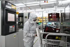 Walaupun elektronik kekal sebagai pemacu utama pengeluaran perkilangan, PMInya juga jatuh. 
