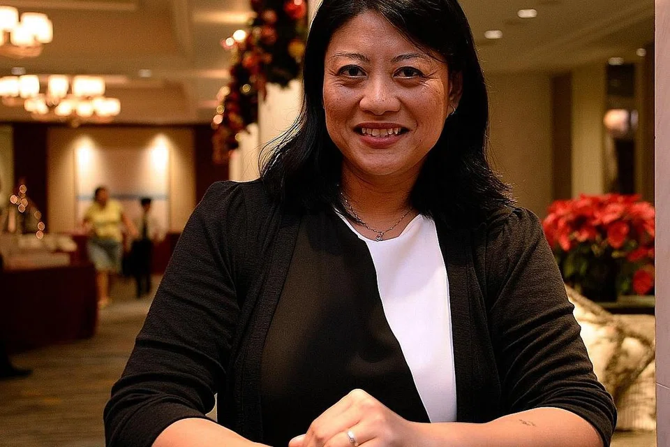 SANDANG TANGGUNGJAWAB BARU: Sebagai pengetua Cik Liza mahu memberi penekanan kepada pembangunan watak pelajar. - Foto ZAINAL YAHYA