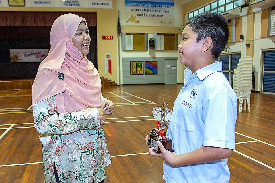 KARTUNIS CILIK HARAPAN: Muhammad Syafiq Sabtu merupakan satu-satunya peserta yang menghantar tiga komik berlainan, dan menarik perhatian pengadil sebagai Kartunis Cilik Harapan. - Foto BH oleh ZALEHA ABDUL KADER