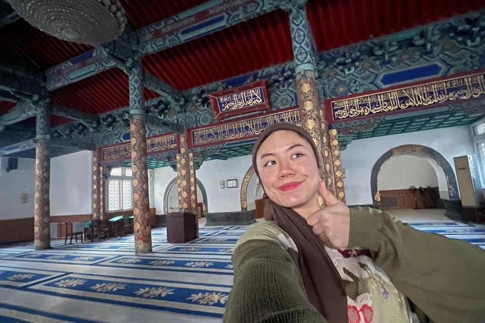 Cik Jasmine Tay, 24 tahun, sentiasa mencari ilmu agama Islam dan kian mempelajarinya dari sudut budaya Cina.