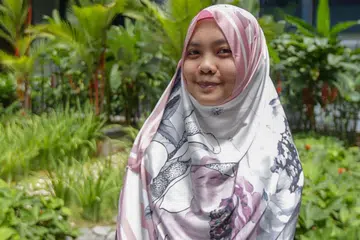 MAHU DEKATI BELIA: Ustazah Nur Hidayah Azman ingin mendekati golongan belia dan berdakwah kepada mereka melalui wadah media sosial. - Foto BH oleh IQBAL FAIZAL