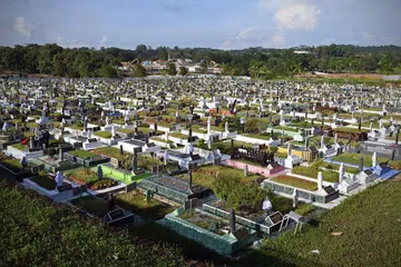 BUAT PENYESUAIAN DEMI COVID-19: Pelaksanaan solat jenazah masih perlu dilaksanakan, namun, dengan penyesuaian demi mengawal penularan Covid-19.
