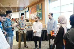 Mufti Dr Nazirudin Mohd Nasir (tengah) berkata masjid merupakan institusi yang memainkan peranan penting dalam menghubungkan masyarakat dan persekitarannya.