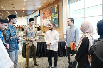 Mufti Dr Nazirudin Mohd Nasir (tengah) berkata masjid merupakan institusi yang memainkan peranan penting dalam menghubungkan masyarakat dan persekitarannya.