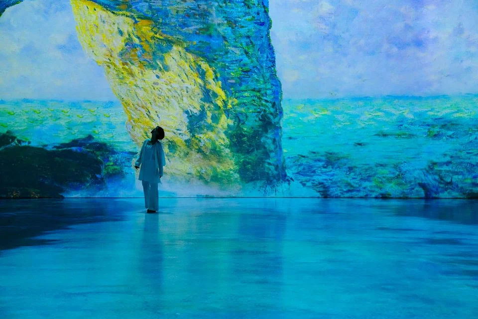 Peminat seni boleh menyelami dunia ‘Monet Inside: An Immersive Exhibition’, iaitu pameran menarik yang memaparkan lebih 200 karya pelukis terkenal Perancis, Claude Monet, pada skrin berskala besar, diiringi muzik dan naratif di Parkview Square.