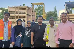 (Dari kiri) Pengurus Hab Udara e-dagang Sats, Encik Mohamed Raffi Abdul Majid; Pengasas Aliyah Rizq Holdings Pte Ltd (ARH), Cik Siti Alawiyah;  Ketua Pegawai Kewangan (CFO) ARH, Cik Nabilah Bagarib; Ketua Pegawai Eksekutif (CEO) ARH, Encik Mohamad Nor Ashraf Abu Bakar; Ketua Pegawai Operasi (COO) ARH, Encik Feisal Marican; bersama Anggota Parlimen GRC Pasir Ris-Punggol, Encik Sharael Taha yang merasmikan acara ketibaan kambing-kambing korban ke Singapura di Kompleks Kargo Changi pada Jun 2023.