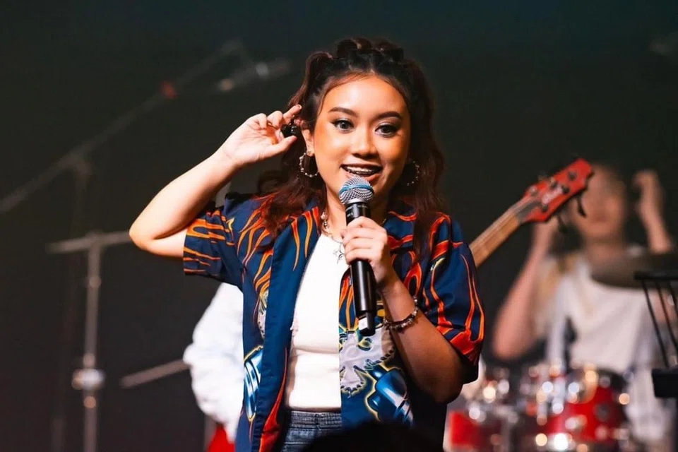 Sarah Syazlina Mohd Darni, menggunakan wang sendiri bagi mengusahakan acara ‘Field Trip!’ yang dikendalikan dengan kerjasama kolektif Akar.Co dan band Sarah, Bandquet Rejects.