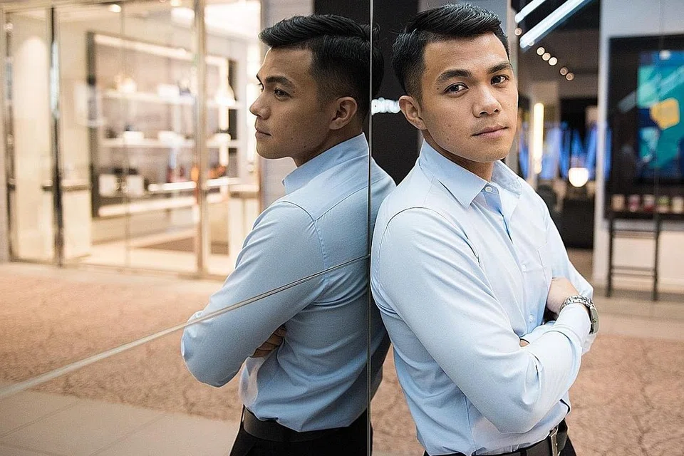 TINGGALKAN KERJAYA STABIL: Encik Raimi Karim bersedia meninggalkan pekerjaannya yang stabil sebagai seorang pengamat data untuk kembali ke 'sekolah' agar dapat mendalami bidang kecerdasan buatan (AI). - Foto BH oleh SYAMIL SAPARI