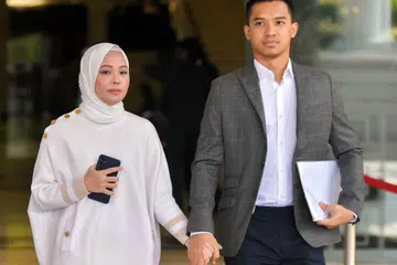 Mahkamah Sesyen Kuala Lumpur membenarkan permohonan pengasas platform e-dagang FashionValet, Datin Vivy Yusof dan suaminya, Datuk Fadzarudin Shah Anuar, untuk mendapatkan pasport buat sementara bagi membolehkan mereka menunaikan umrah.