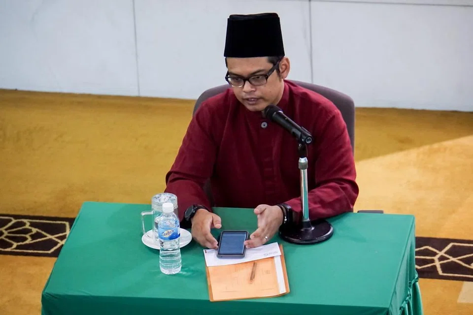 USTAZ MUHD KHAIRANI BASIRAN: Ceramah beliau sempena Israk Mikraj yang disampaikan di Masjid Muhajirin mengupas pengertiannya bagi umat Islam kerana Nabi Muhammad saw sendiri dijemput oleh Allah. - Foto BM oleh NUR DIYANA TAHA